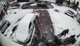 Đặc vụ ICE bị cáo buộc xông vào nhà bắt người nhập cư