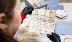 Bí mật mối tình vụng trộm hơn 100 năm trước trong hộp giày cũ