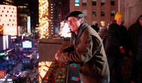 'Vua pháo giấy' và bí mật đêm giao thừa Quảng trường Thời đại