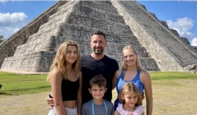 Hối hận sau 5 năm đưa con đi khắp thế giới