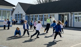 Thị trấn không cho trẻ em dùng smartphone Thị trấn không cho trẻ em dùng smartphone