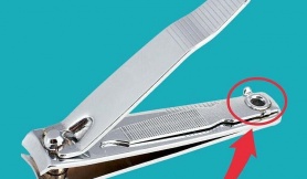 Bí ẩn chiếc lỗ nhỏ trên đồ bấm móng tay