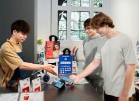 'China Shopping': Nhiều người Mỹ bay thẳng sang Trung Quốc mua sắm để né thuế hàng nhập khẩu