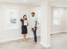Người Mỹ đang trả tiền nhà hàng tháng cao hơn bao giờ hết