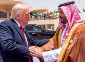 Khoảnh khắc tạm biệt gây sốt của ông Trump và Thái tử Arab Saudi
