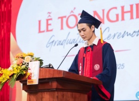 Chàng trai 'gây sốt' với bài phát biểu về bố mẹ không biết chữ