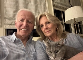 Ông Biden đăng ảnh sau khi mắc ung thư ác tính
