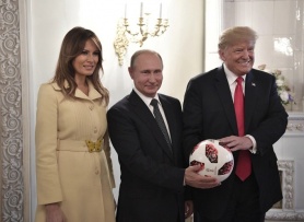Ông Trump kể câu đùa của ông Putin về phu nhân Melania