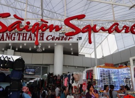 Hàng nghìn sản phẩm ở Saigon Square nghi giả mạo Rolex, Louis Vuitton, Gucci