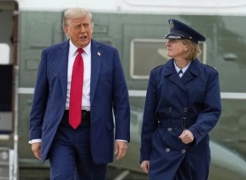 Ông Trump than phiền Mỹ nghỉ lễ quá nhiều
