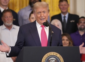 Ông Trump kể cuộc trò chuyện 'huyền thoại' với nữ bồi bàn