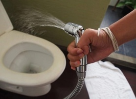 Những rủi ro khi dùng vòi xịt vệ sinh