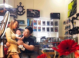 Chuyện tình sóng gió của chàng trai kém vợ 17 tuổi