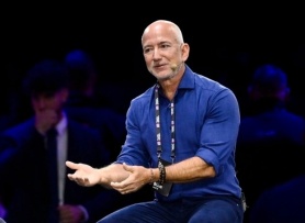 Tỷ phú Jeff Bezos: 'Đừng bỏ học để thành Bill Gates'