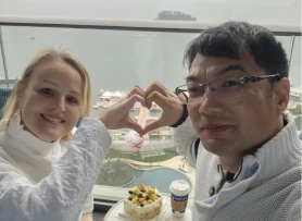 Chuyện tình của chàng khiếm thị và nữ tiến sĩ Mỹ Chuyện tình của chàng khiếm thị và nữ tiến sĩ Mỹ