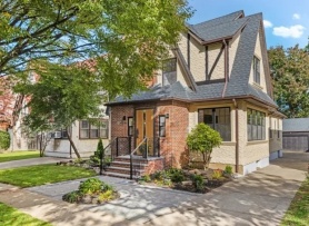 Nhà thơ ấu của ông Trump được rao bán hơn 2 triệu USD