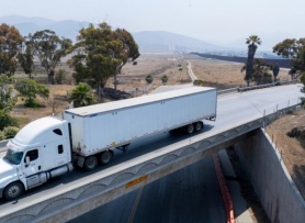 California thu hồi 17.000 bằng lái xe thương mại của người nhập cư