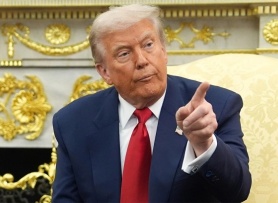 Ông Trump chỉ trích phóng viên, dọa tước giấy phép đài truyền hình Mỹ