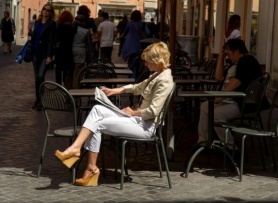 Những cô gái từ bỏ 'nữ cường' để sống như ốc sên