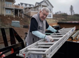 Bi kịch không thể nghỉ hưu của người cao tuổi Mỹ