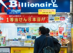 Trúng độc đắc nhưng giấu vợ để sống xa hoa một mình