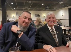 Vợ chồng trẻ nhận người đàn ông 74 tuổi làm con nuôi