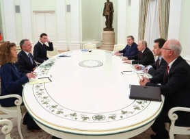 Ông Putin họp với đặc phái viên Mỹ và con rể ông Trump