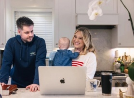 Phụ nữ Mỹ từ chối thăng tiến để sinh con sớm