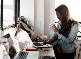 Áp lực 'phải đẹp' trong công sở Mỹ