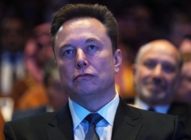 Elon Musk trở thành người đầu tiên trên thế giới có 700 tỷ USD