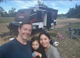 Cuộc sống du mục của cặp vợ chồng Việt - Australia