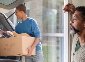 Ngày càng nhiều người trẻ Mỹ cắt liên lạc với bố mẹ