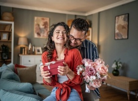 Cạm bẫy sau trào lưu 'bạn trai cung phụng'