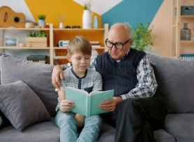 Vì sao một năm của người già trôi nhanh hơn người trẻ?