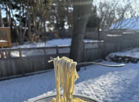 Video nĩa mì Ý lơ lửng giữa trời 'gây sốt'