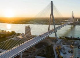 Tỷ phú muốn ngăn cầu biên giới Mỹ - Canada bằng mọi giá