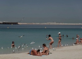 Vỏ bọc bình thường của giới siêu giàu Dubai dưới tên lửa