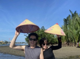 Chàng trai Canada 'bẻ lái cuộc đời' vì tình yêu với cô gái Việt