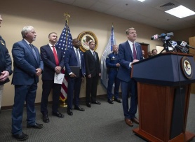 Đường dây hoang báo bị cướp để được cấp visa ở lại Mỹ