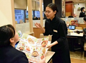 Nhật siết visa lao động khiến ngành nhà hàng lao đao