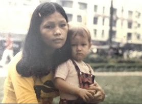 Gửi con 3 tuổi theo chiến dịch babylift, người mẹ Việt 43 năm ân hận đi tìm