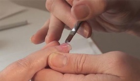 Tâm sự: Vui buồn nghề làm nail của người Việt ở Tây