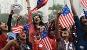 Dân nhập cư từ bỏ giấc mơ thẻ xanh Mỹ vì chờ đợi chờ quá lâu