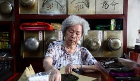 Tiệm trà 70 năm tuổi của cụ bà người Hoa ở Sài Gòn