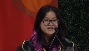 Cô sinh viên gốc Việt - Cindy Nguyễn, 15 tuổi vào đại học, tốt nghiệp tối ưu, đọc diễn văn ra trường