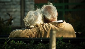 “Nhờ con dưỡng già không bằng BÁN THÂN dưỡng lão!”: Lời thốt ra của cặp cha mẹ tuổi 70, đọc mà thấy chua xót cho các bậc cha mẹ