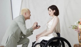 Tình yêu tạo ra cổ tích của chàng trai gốc Việt và cô người mẫu khuyết tật Mỹ