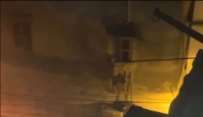 Video: Thanh niên 21 tuổi dùng búa đập tường, cứu 3 người trong vụ biển lửa