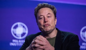 Elon Musk bị kiện với cáo buộc điều hành công ty 'như thời Trung Cổ'