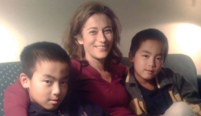 Giáo sư Mỹ tìm lại mẹ ruột cho hai con gốc Việt